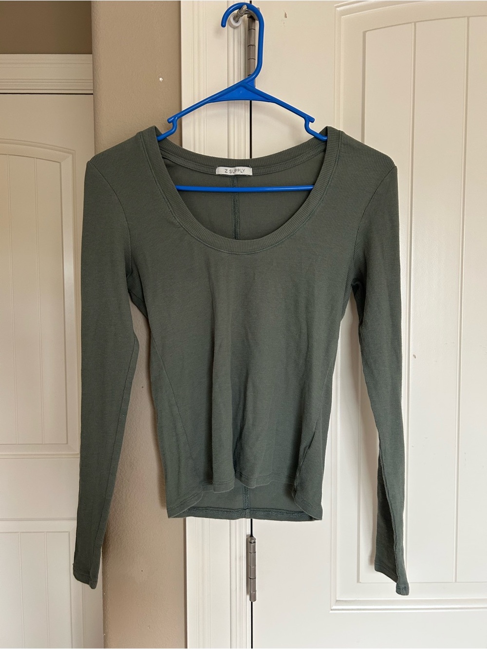 Scoop Neck Long Sleeve Tee in Olive by Aritzia TNA